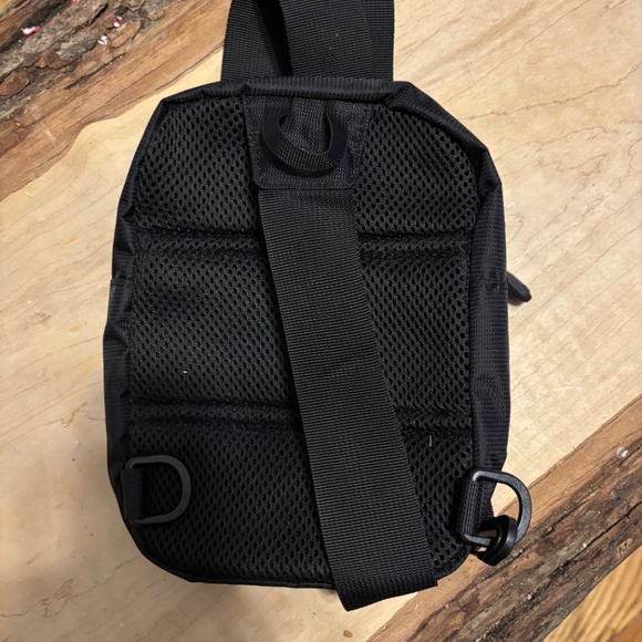 New Black cross body Bag( for men &woman - Picture 3 of 4